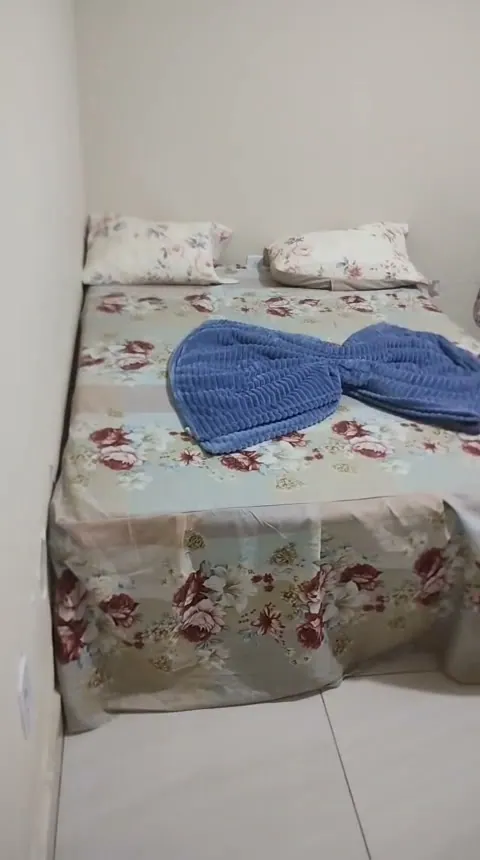 Capa do vídeo: Uma das suítes, com cama de casal